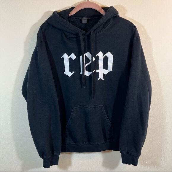 ✨ Gildan Black Reputation Red Taylor Swift Hoodie Small - Picture 1 of 10